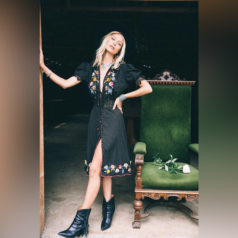 Flor D’ Luna Midi Dress - Chasing Unicorns